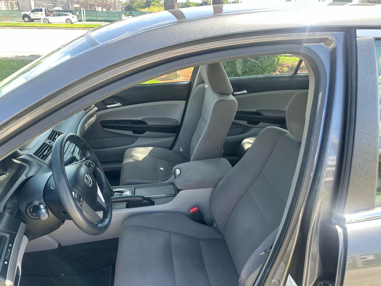 Honda Accord LX sedan AT 2011