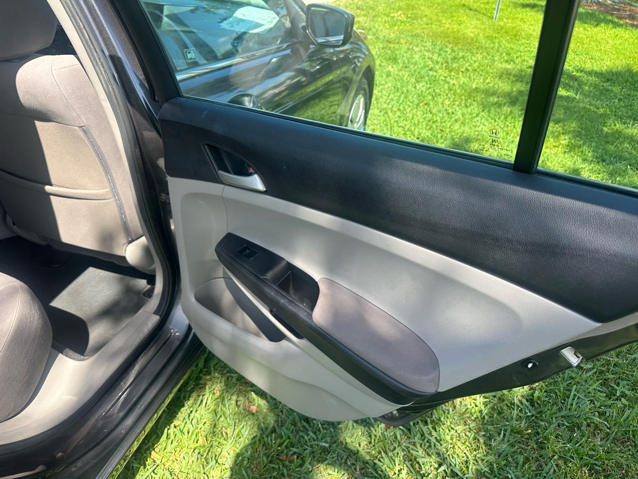 Honda Accord LX sedan AT 2011