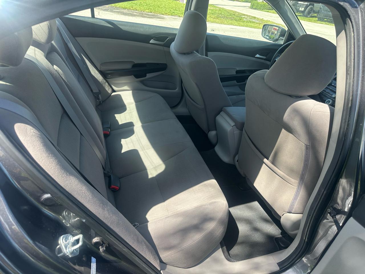 Honda Accord LX sedan AT 2011