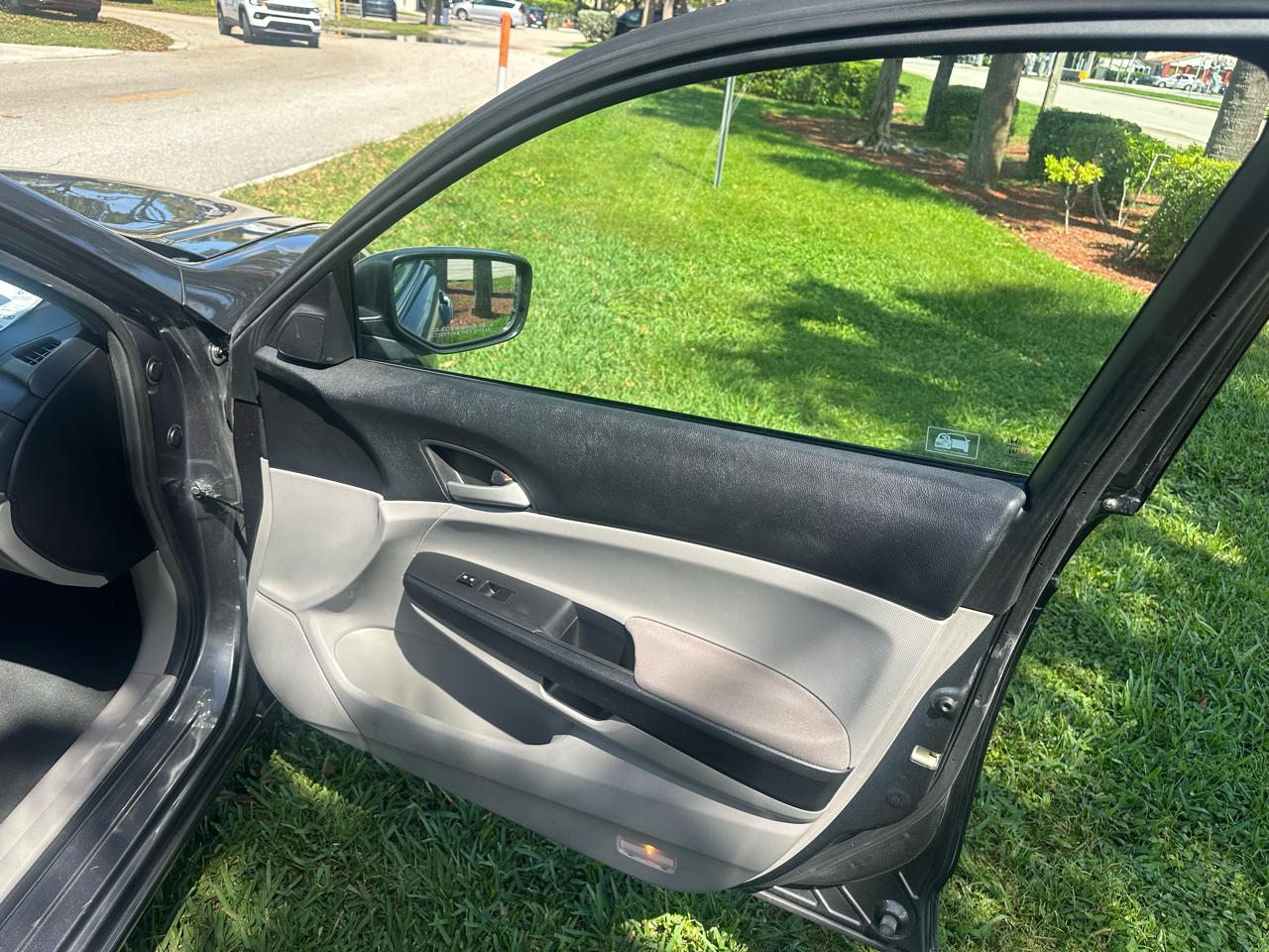 Honda Accord LX sedan AT 2011