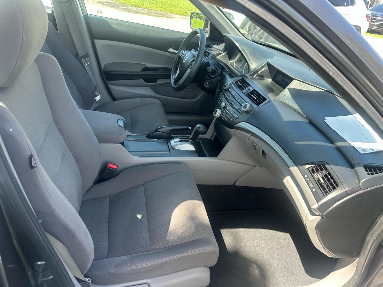 Honda Accord LX sedan AT 2011