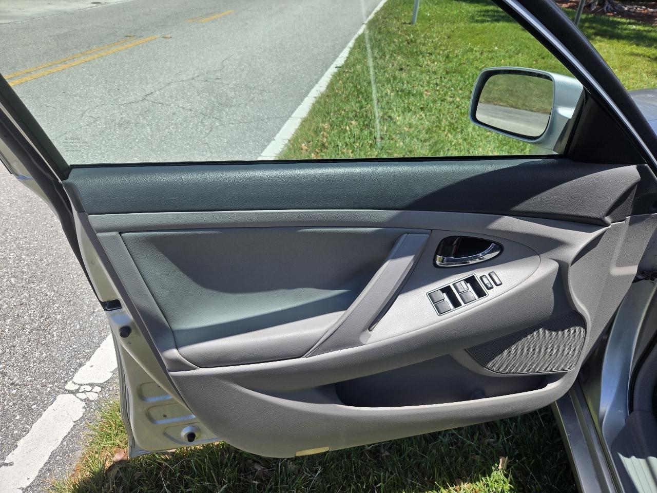 Toyota Camry 2014.5 4dr Sdn I4 Auto LE (Natl) 2009