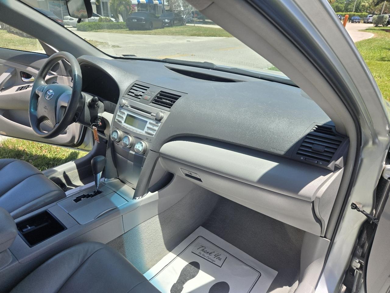 Toyota Camry 2014.5 4dr Sdn I4 Auto LE (Natl) 2009