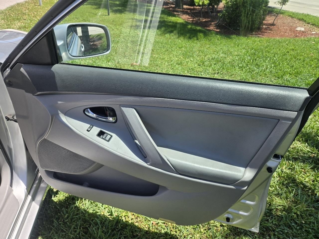 Toyota Camry 2014.5 4dr Sdn I4 Auto LE (Natl) 2009