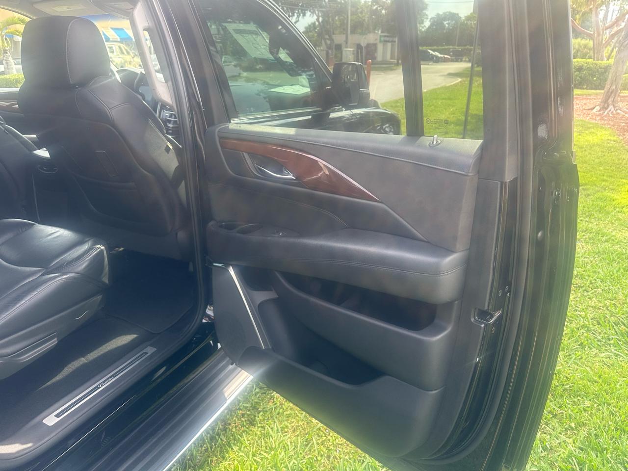 Cadillac Escalade ESV 2WD Standard 2018