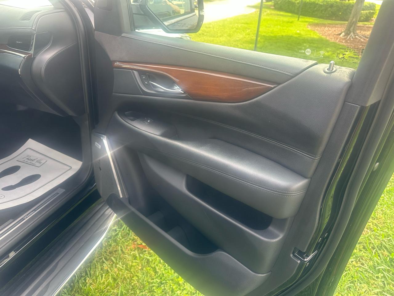 Cadillac Escalade ESV 2WD Standard 2018