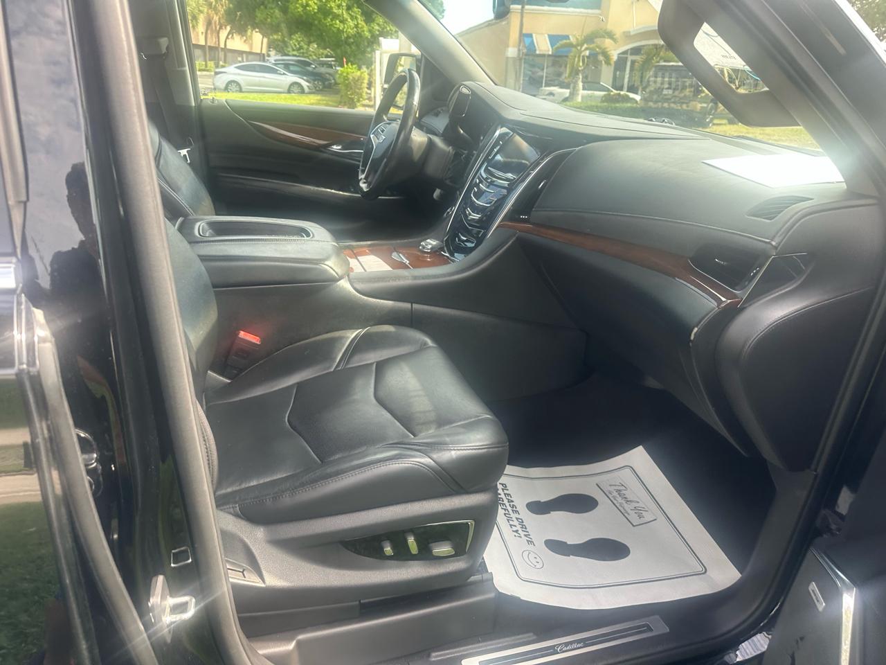 Cadillac Escalade ESV 2WD Standard 2018