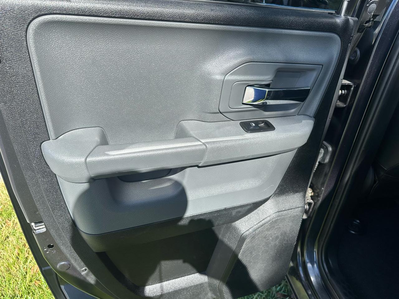 RAM 1500 2WD Quad Cab 140.5" Lone Star 2015