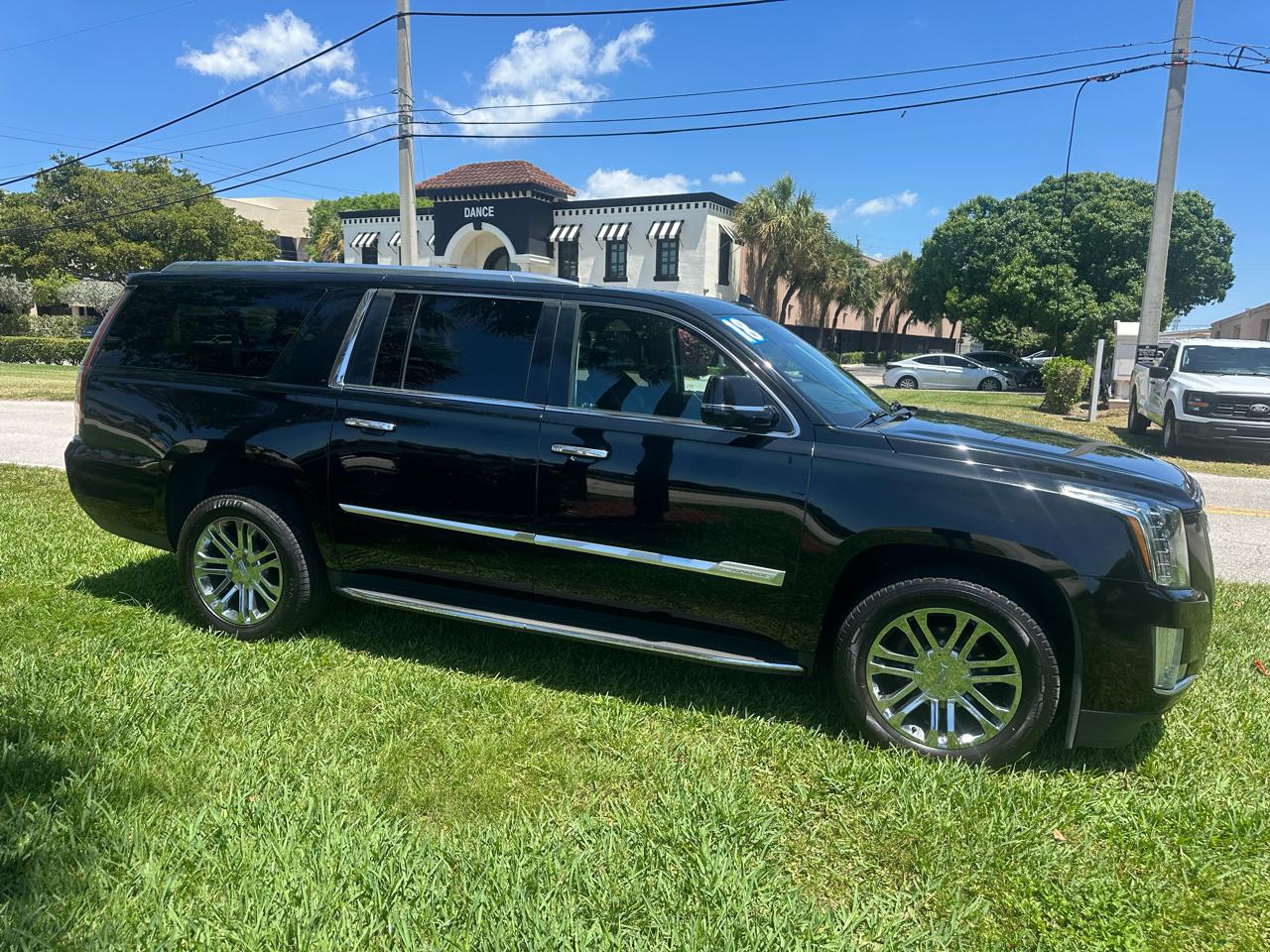 Cadillac Escalade ESV 2WD Standard 2018
