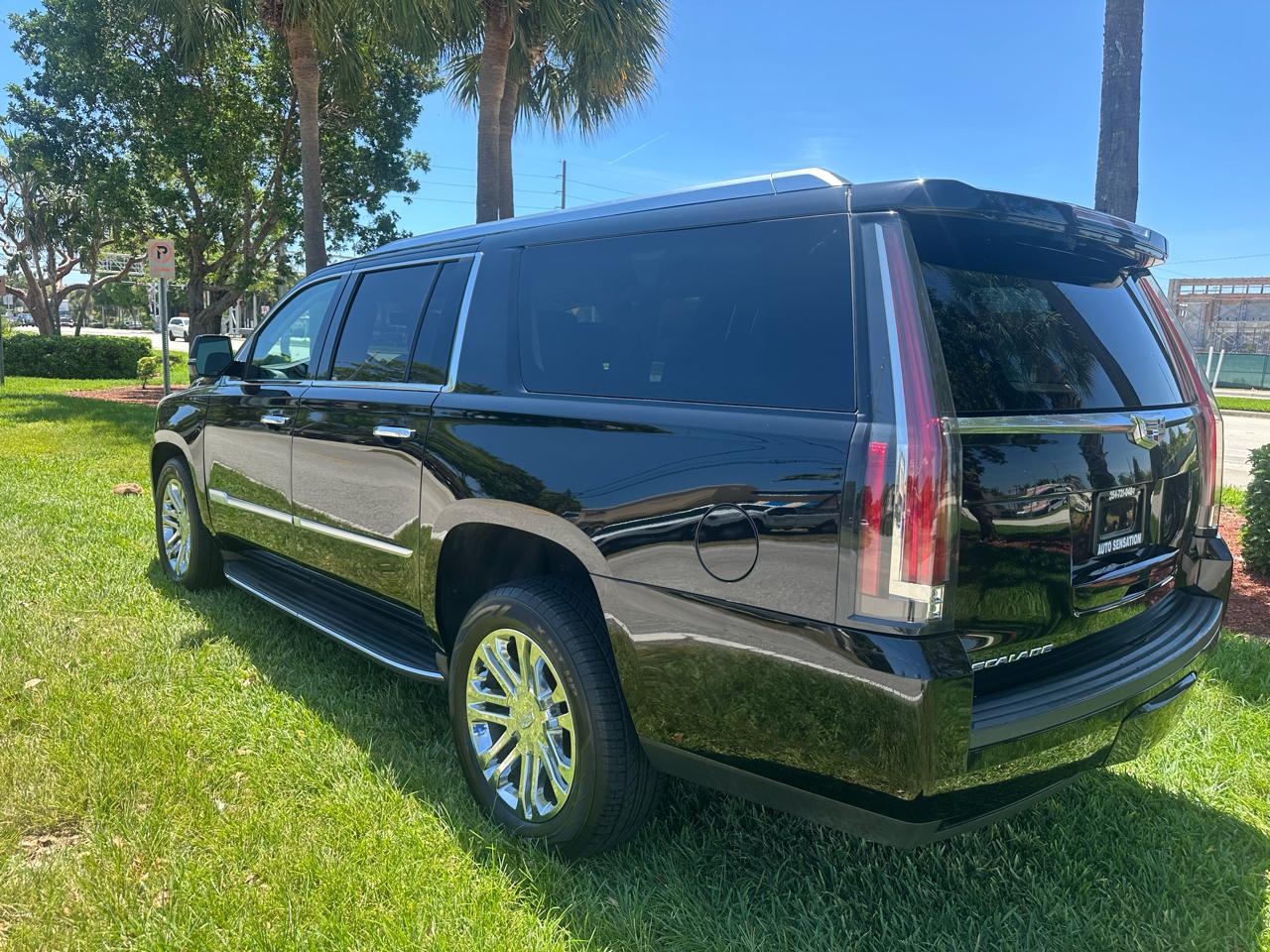 Cadillac Escalade ESV 2WD Standard 2018