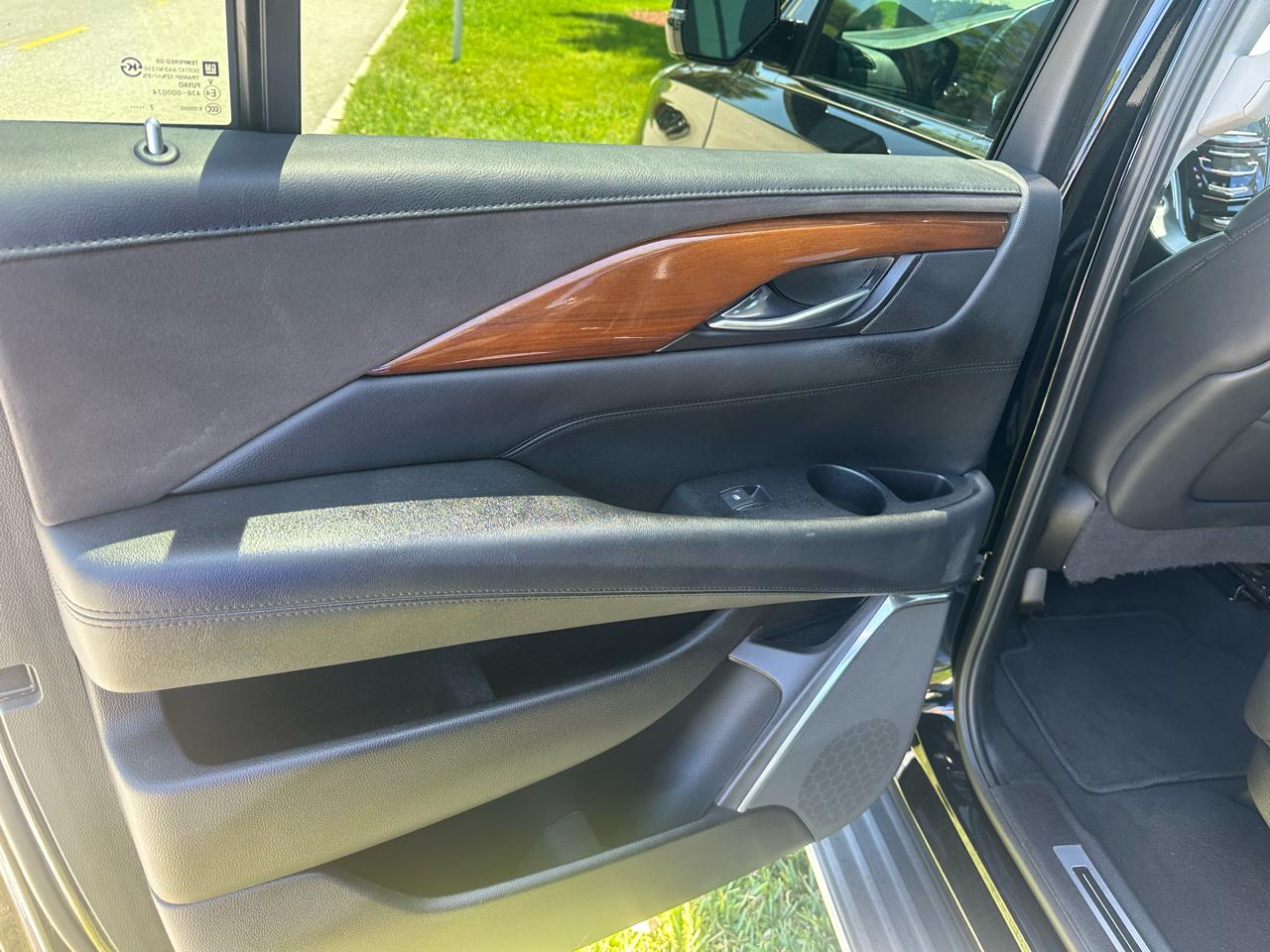 Cadillac Escalade ESV 2WD Standard 2018