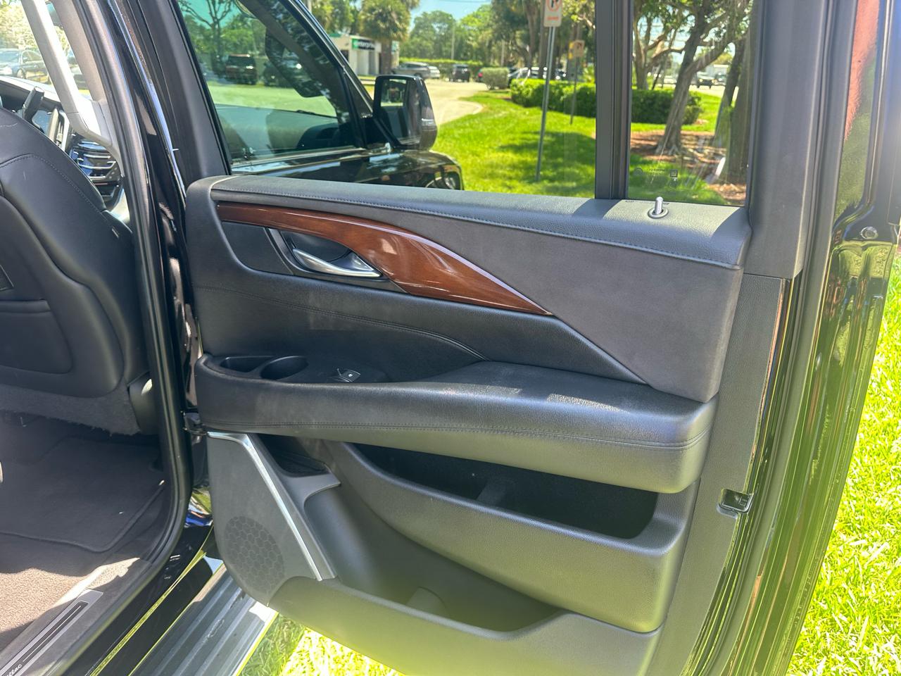 Cadillac Escalade ESV 2WD Standard 2018