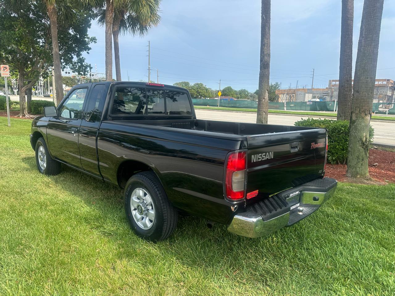 Nissan Frontier LE Crew Cab 2WD 2000