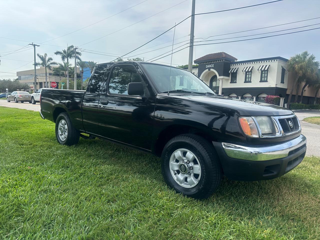 Nissan Frontier LE Crew Cab 2WD 2000