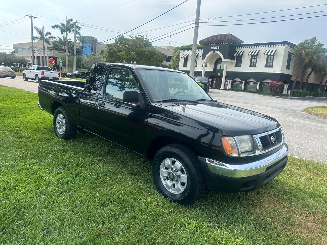 Nissan Frontier LE Crew Cab 2WD 2000
