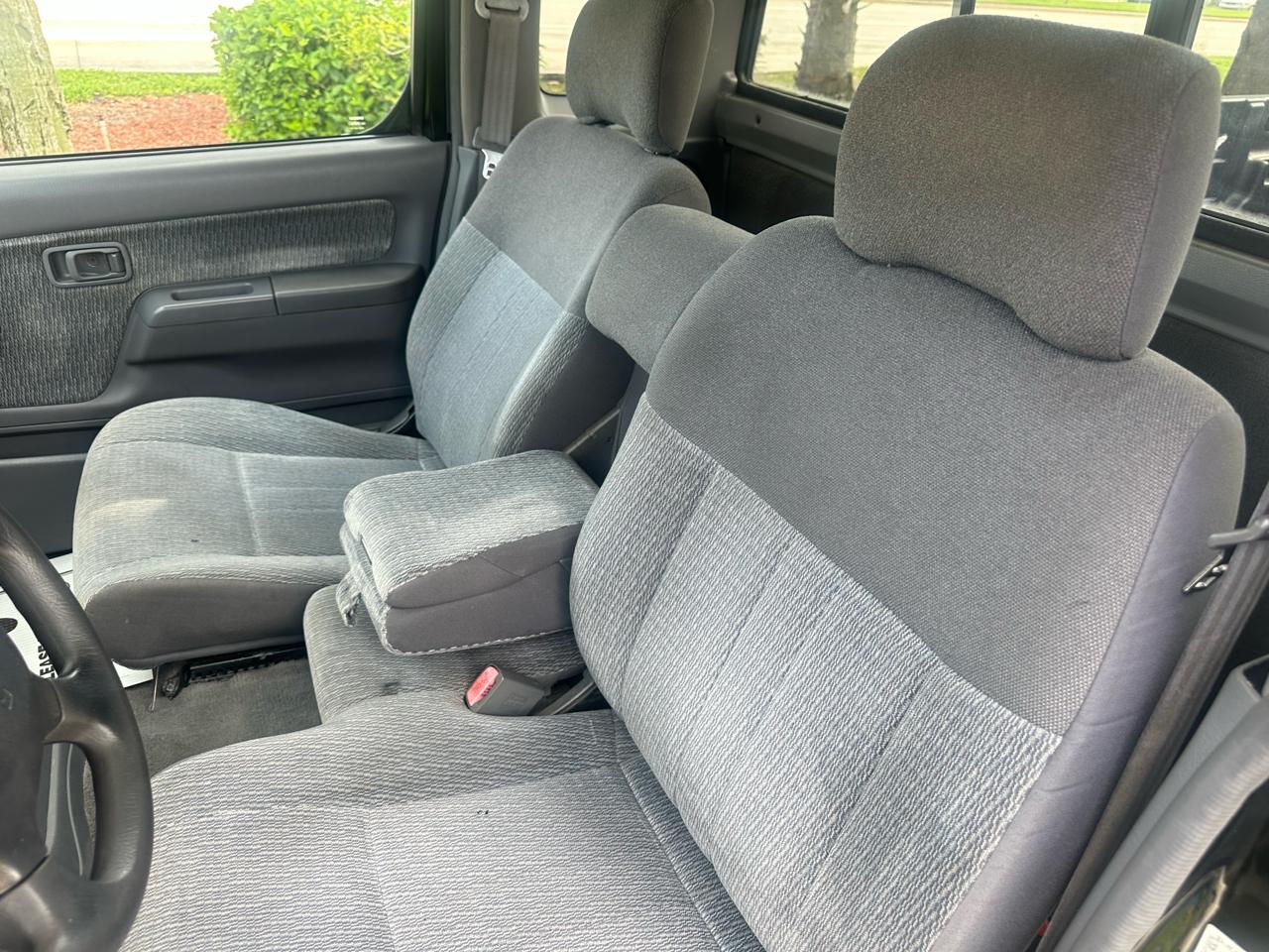 Nissan Frontier LE Crew Cab 2WD 2000