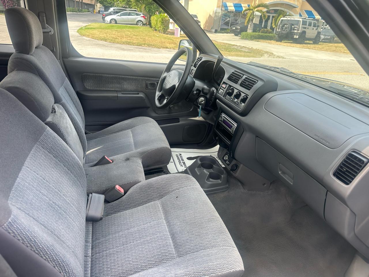 Nissan Frontier LE Crew Cab 2WD 2000