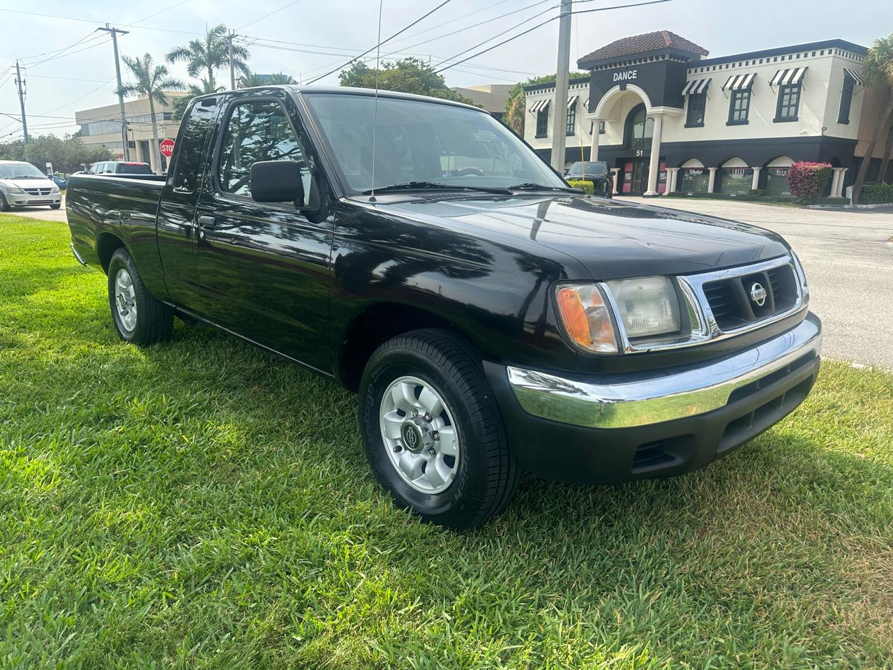 Nissan Frontier LE Crew Cab 2WD 2000