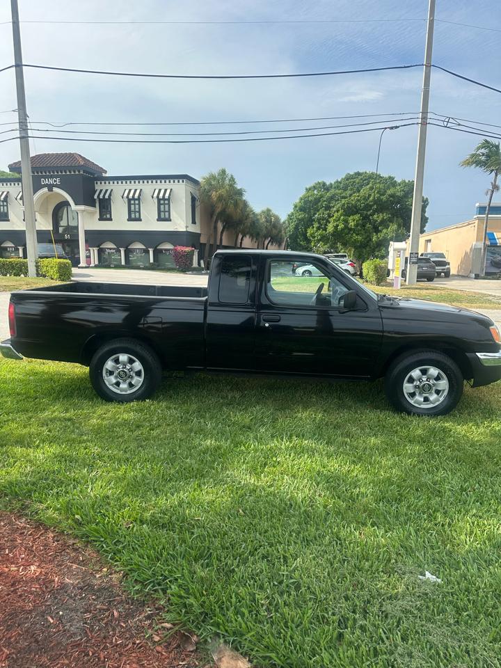 Nissan Frontier LE Crew Cab 2WD 2000