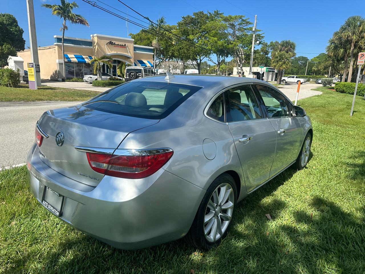 Buick Verano Base 2013