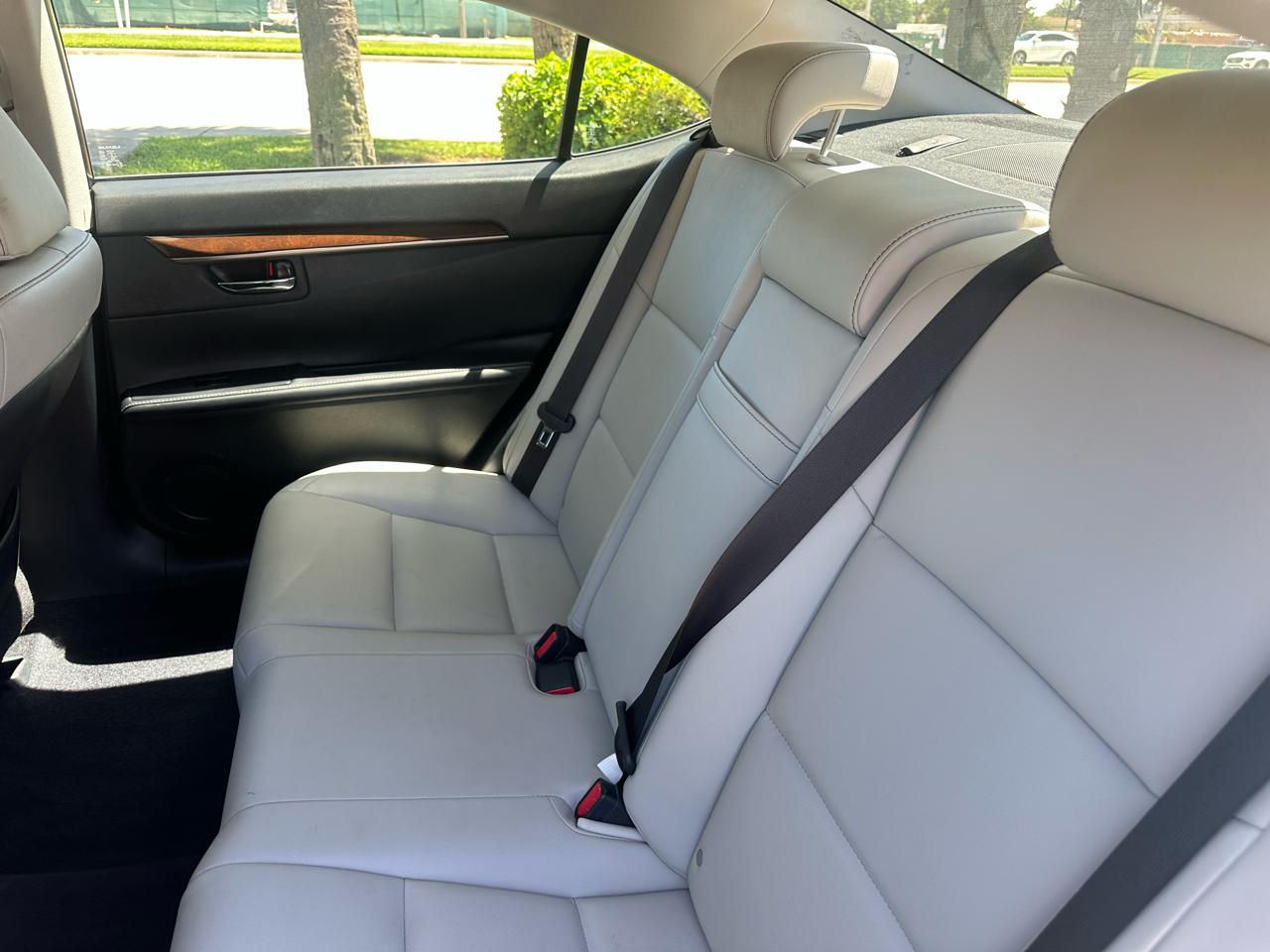 Lexus ES 350 Sedan 2013