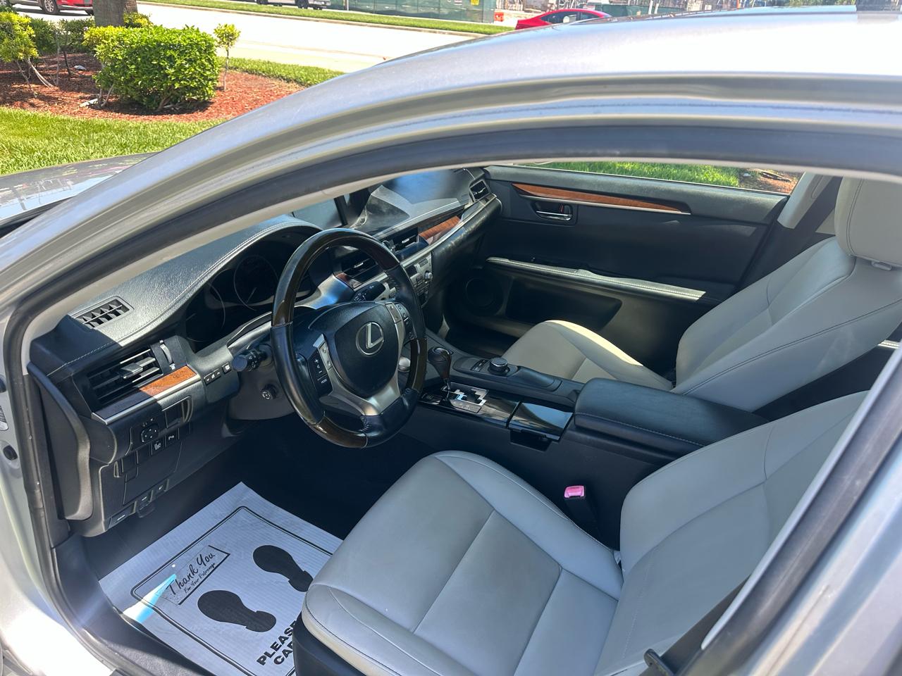 Lexus ES 350 Sedan 2013