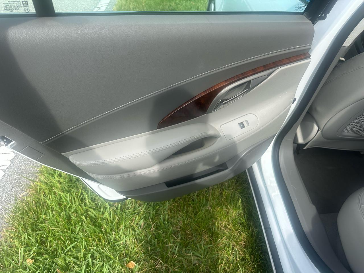 Buick LaCrosse CXL FWD 2010
