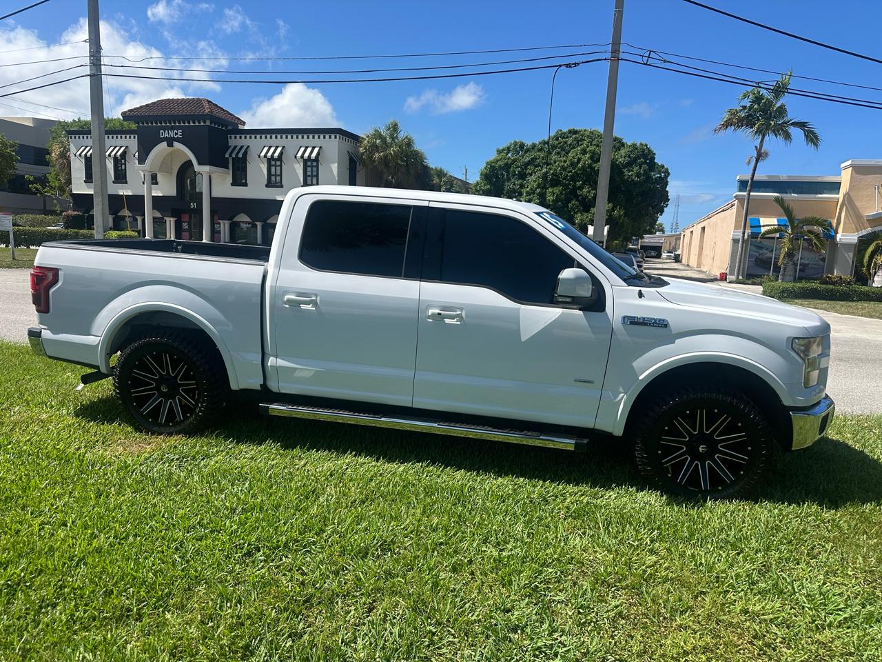 Ford F-150 2WD SuperCrew 139" Lariat 2015