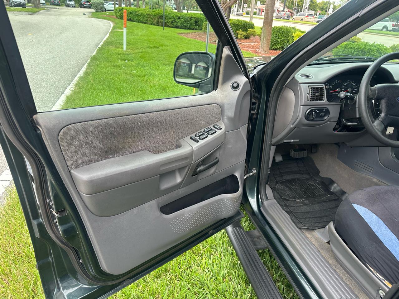 Ford Explorer XLS Sport 4.0L 2WD 2004