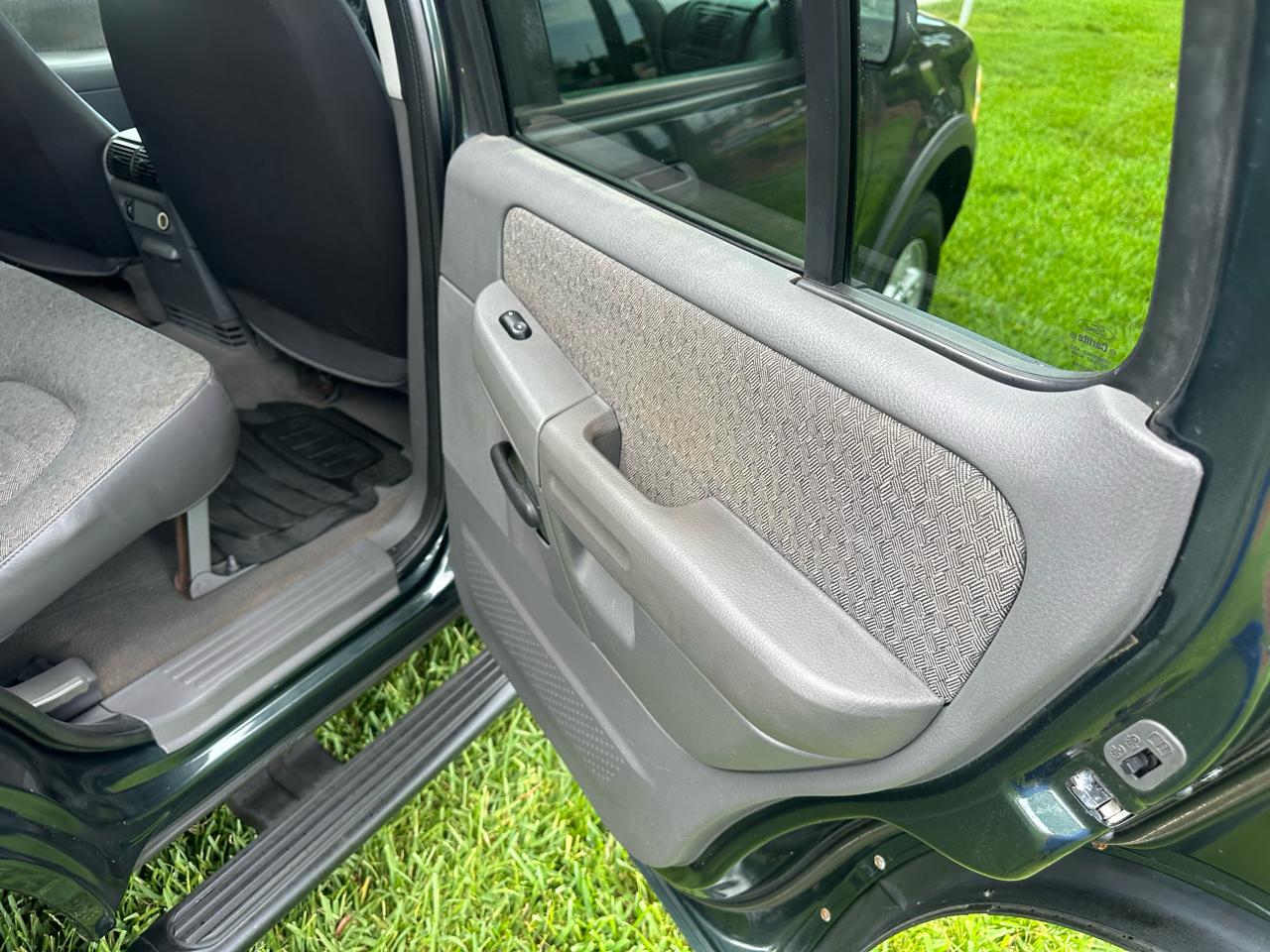 Ford Explorer XLS Sport 4.0L 2WD 2004