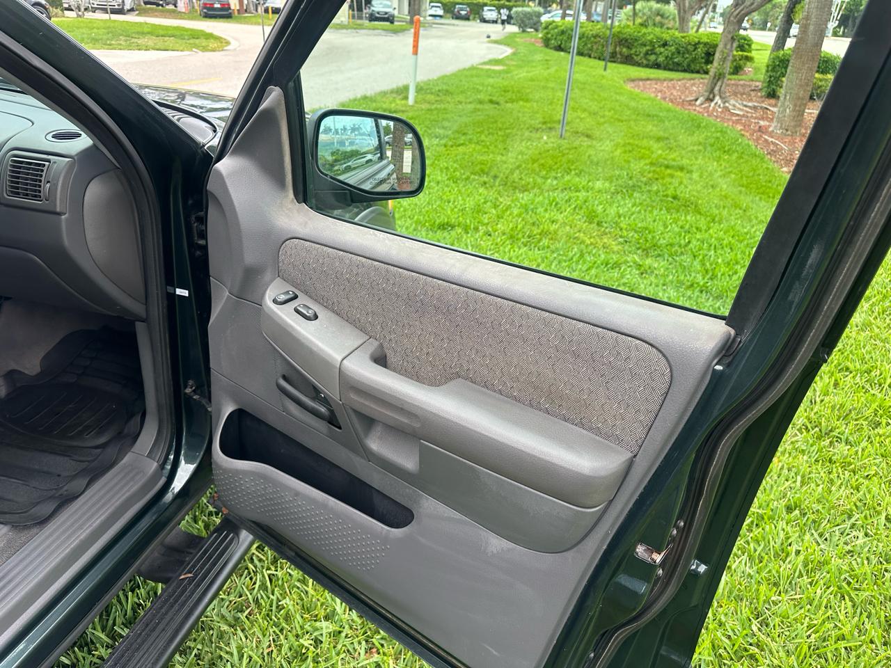 Ford Explorer XLS Sport 4.0L 2WD 2004