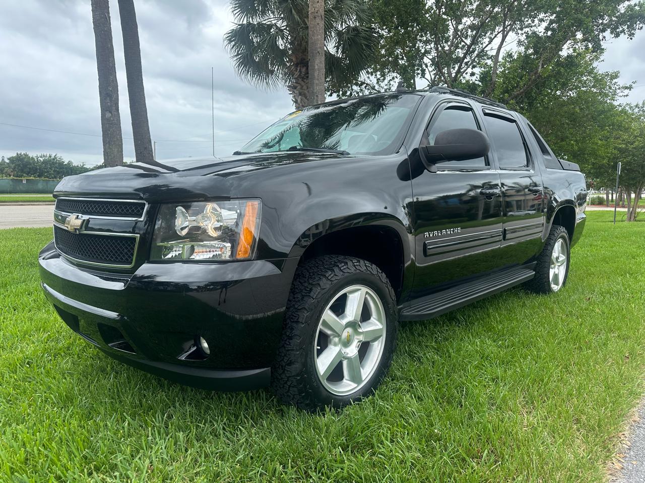 Chevrolet Avalanche LS 2WD 2010