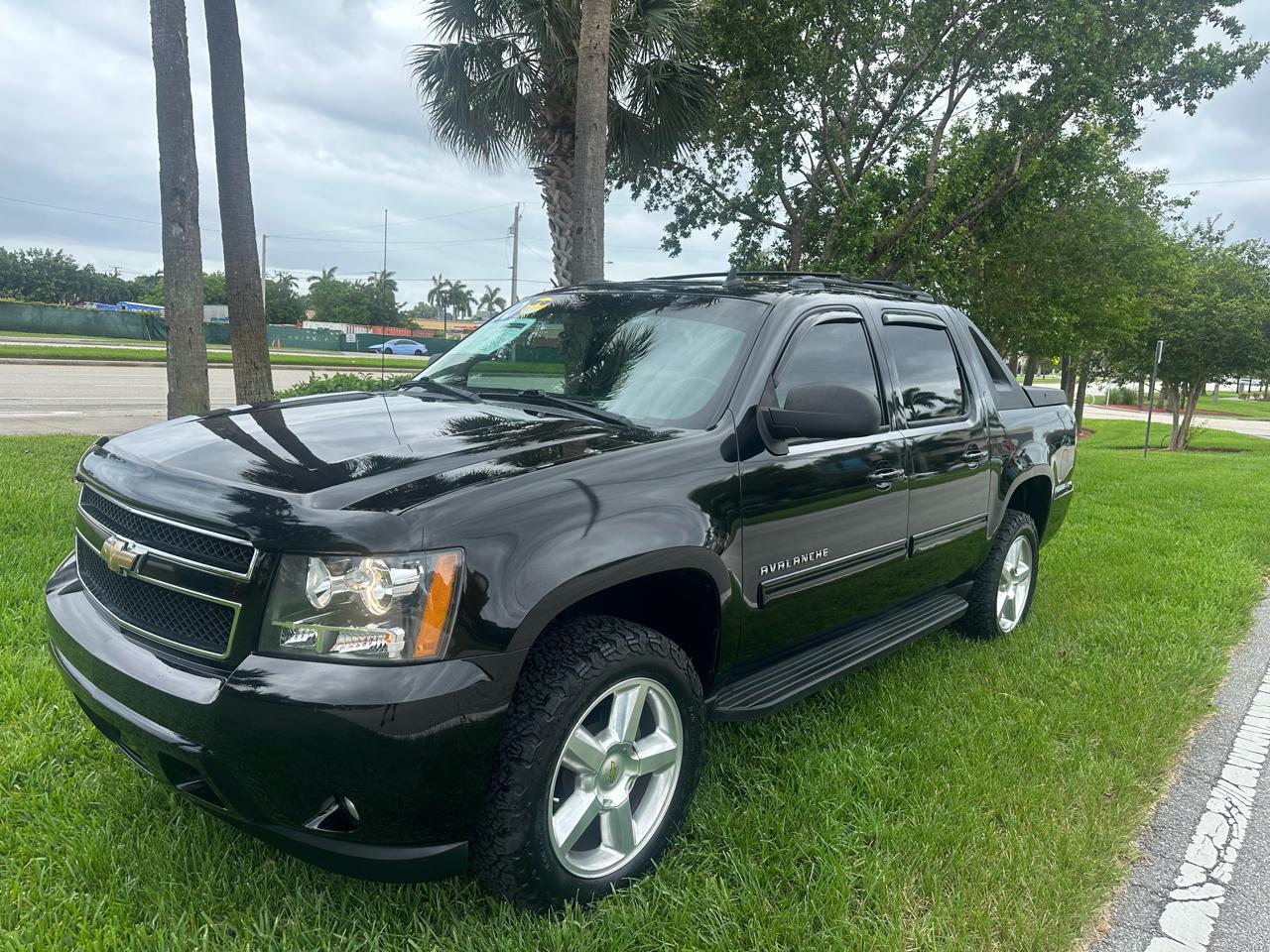 Chevrolet Avalanche LS 2WD 2010
