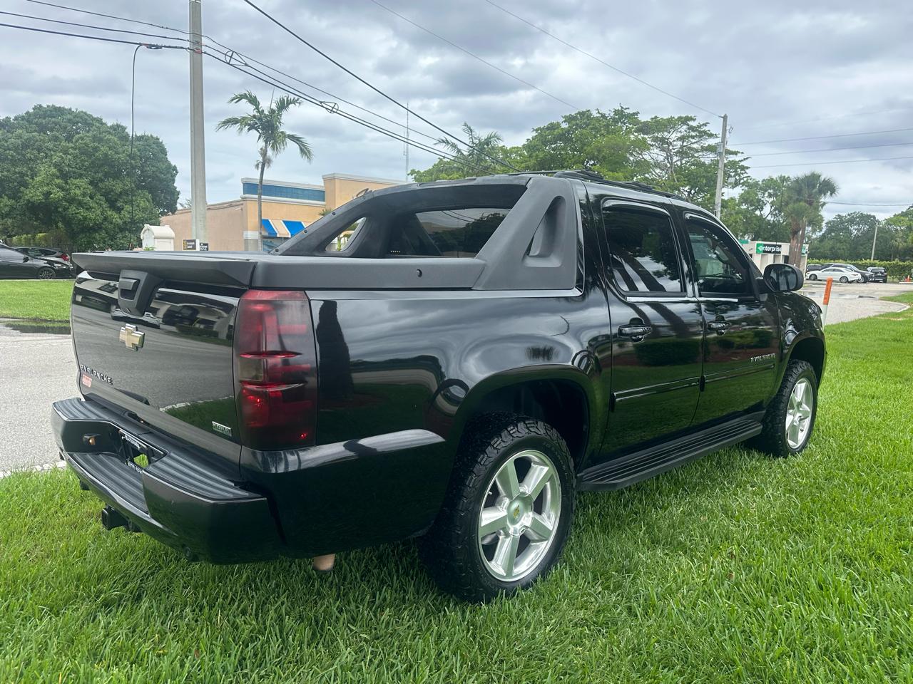 Chevrolet Avalanche LS 2WD 2010