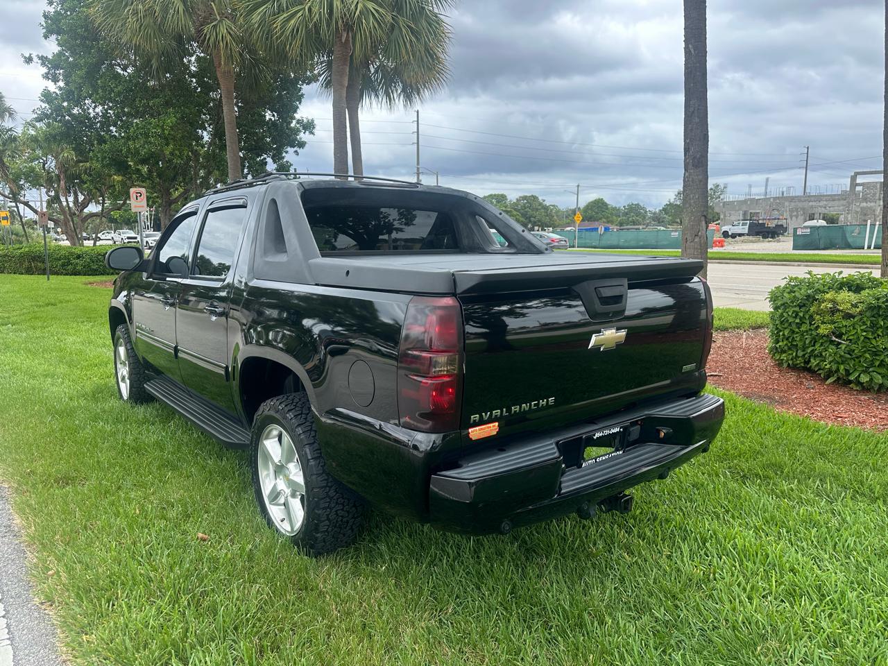 Chevrolet Avalanche LS 2WD 2010