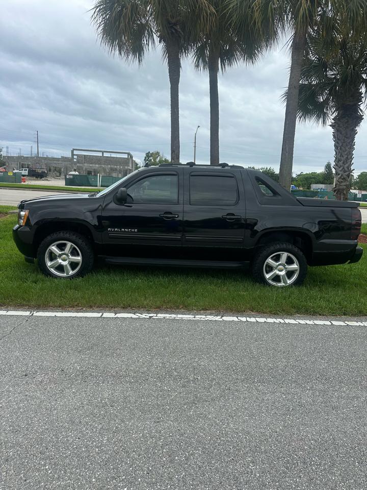Chevrolet Avalanche LS 2WD 2010