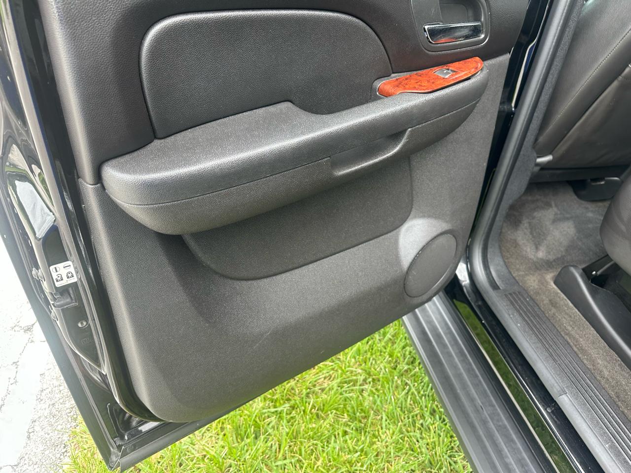 Chevrolet Avalanche LS 2WD 2010