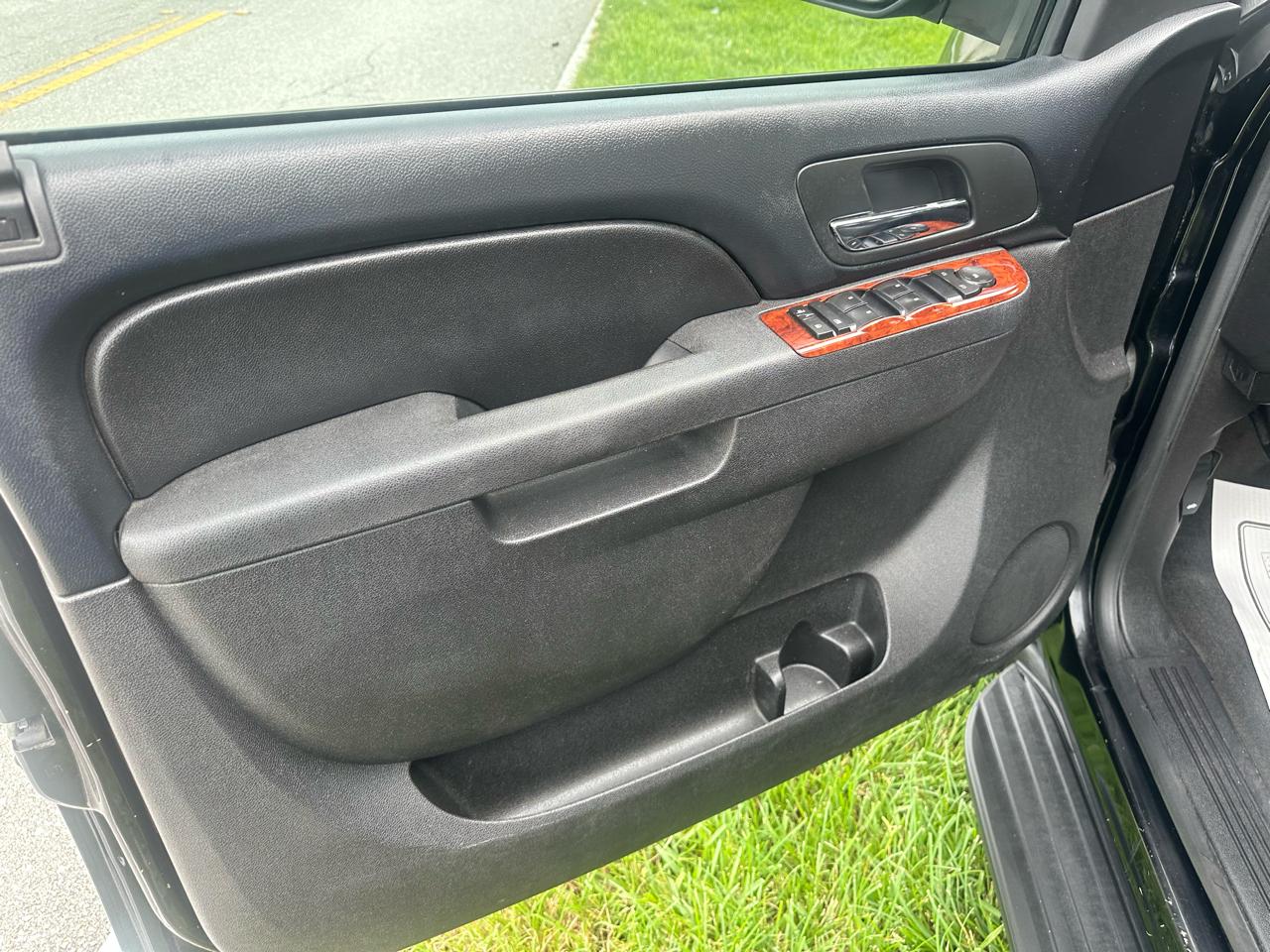 Chevrolet Avalanche LS 2WD 2010