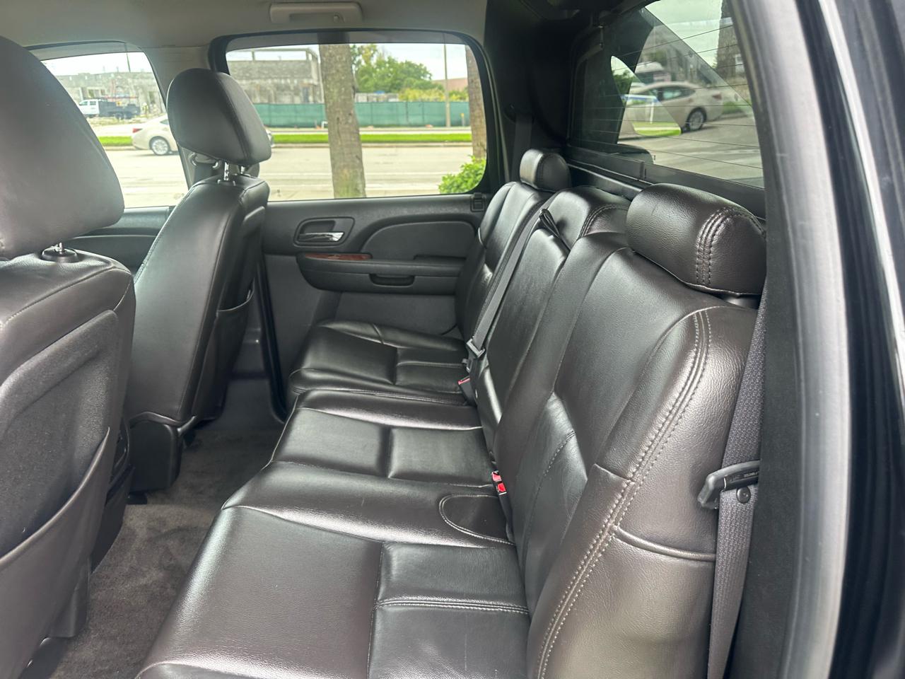 Chevrolet Avalanche LS 2WD 2010
