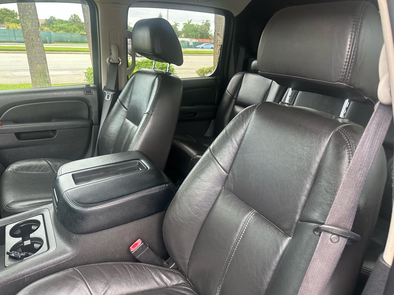 Chevrolet Avalanche LS 2WD 2010