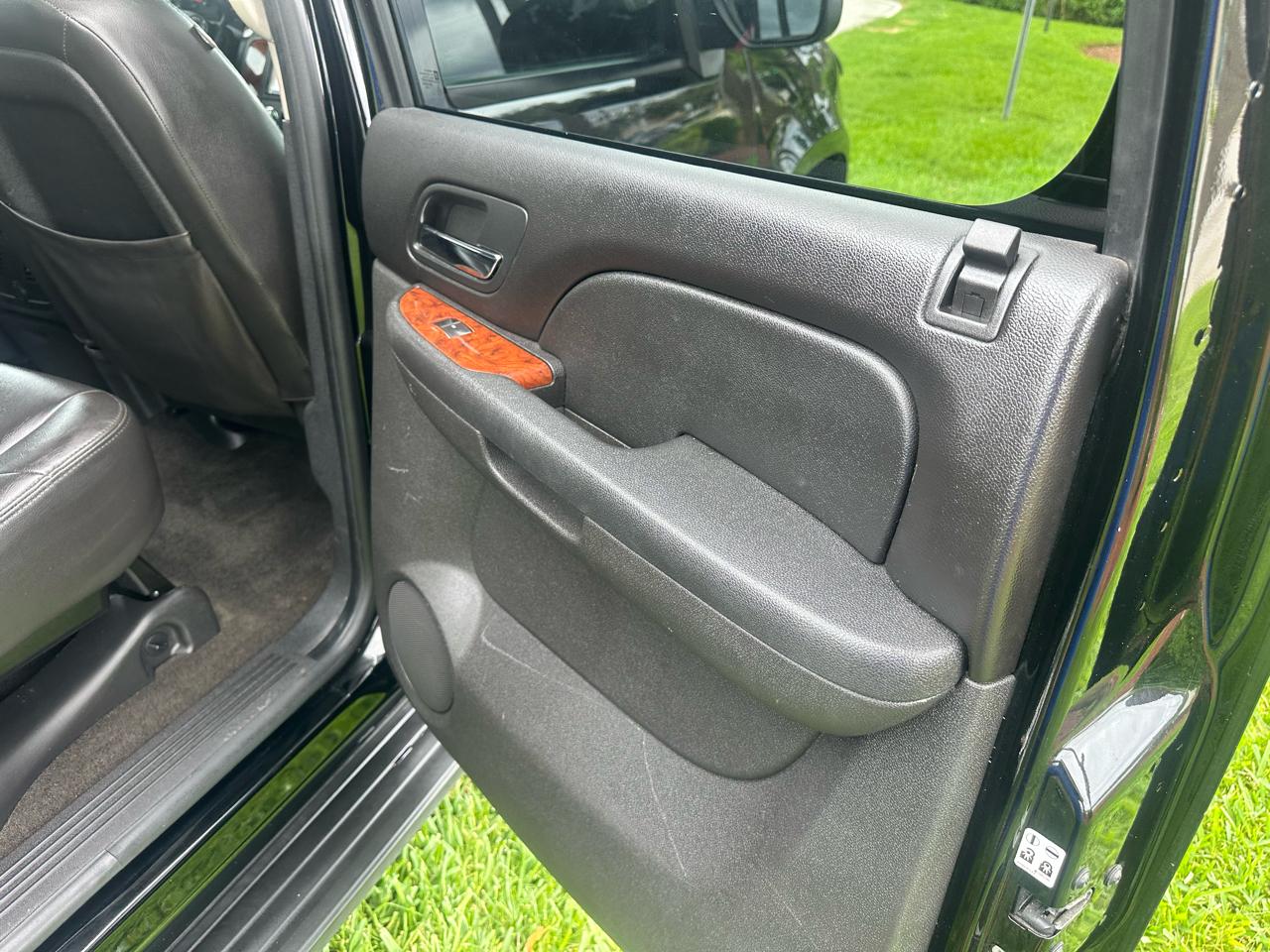 Chevrolet Avalanche LS 2WD 2010