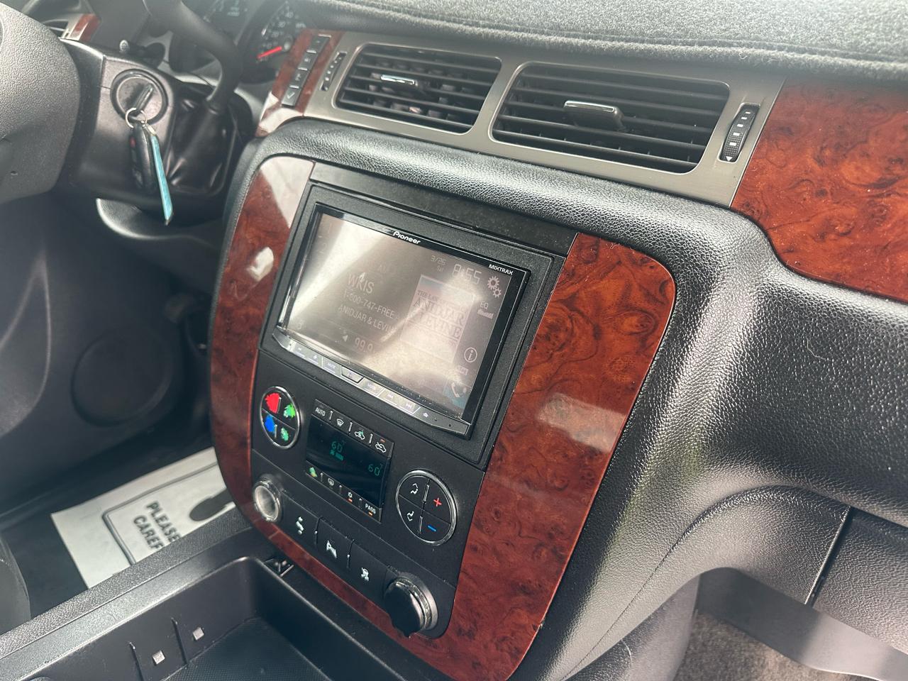 Chevrolet Avalanche LS 2WD 2010