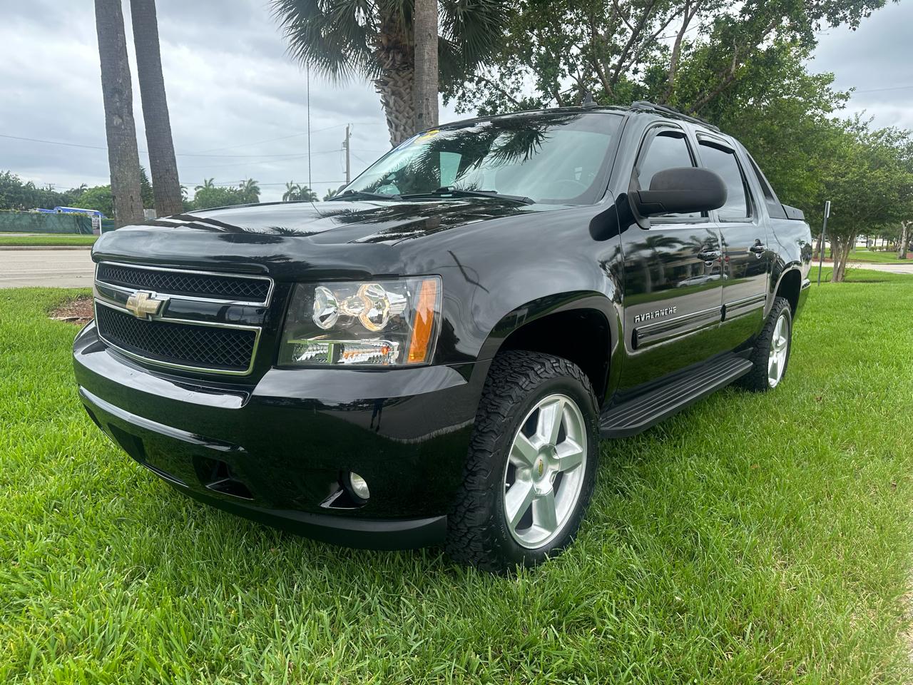 Chevrolet Avalanche LS 2WD 2010