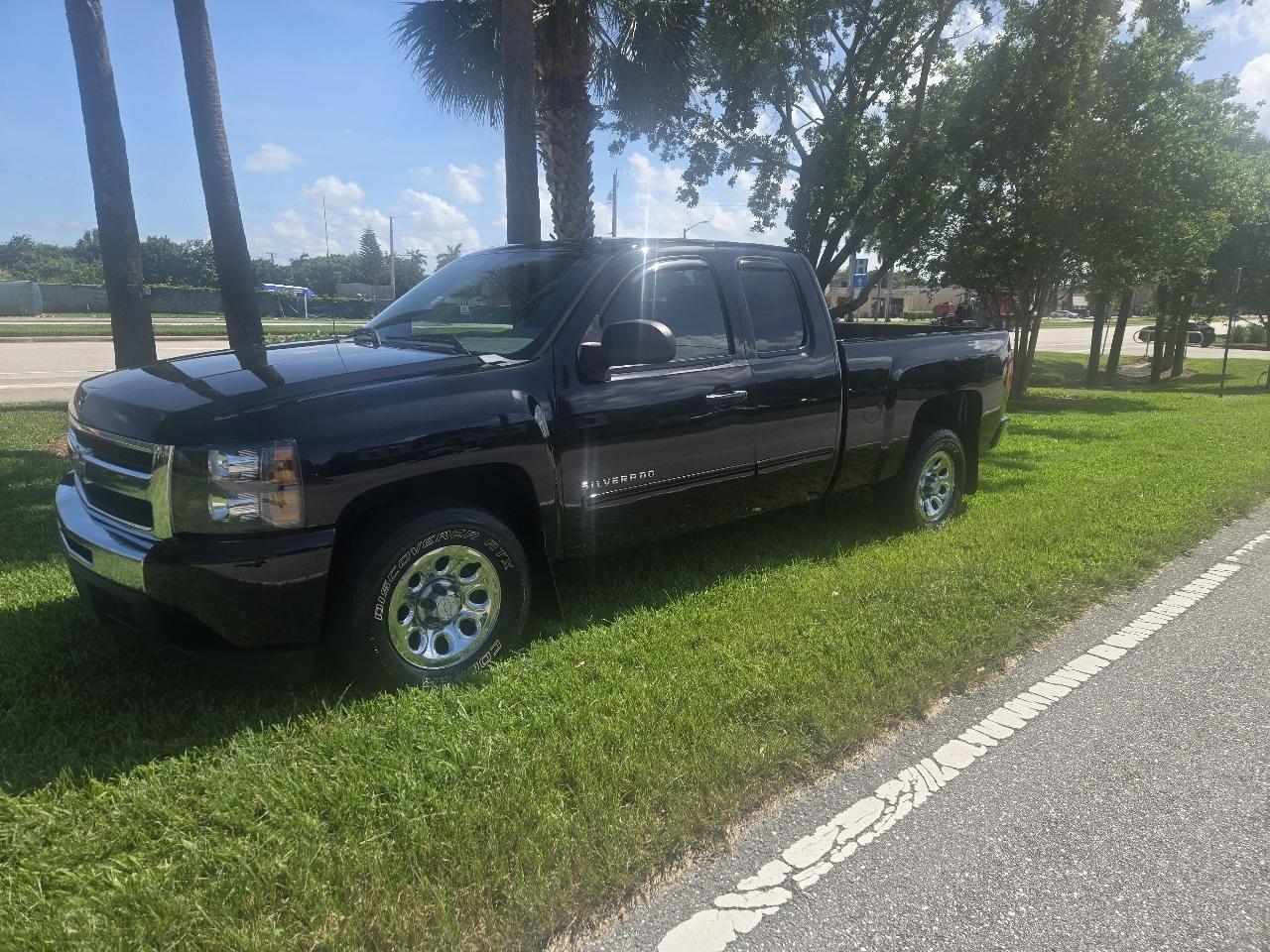 Chevrolet Silverado 1500 4WD Double Cab 143.5" LT w/1LT 2011