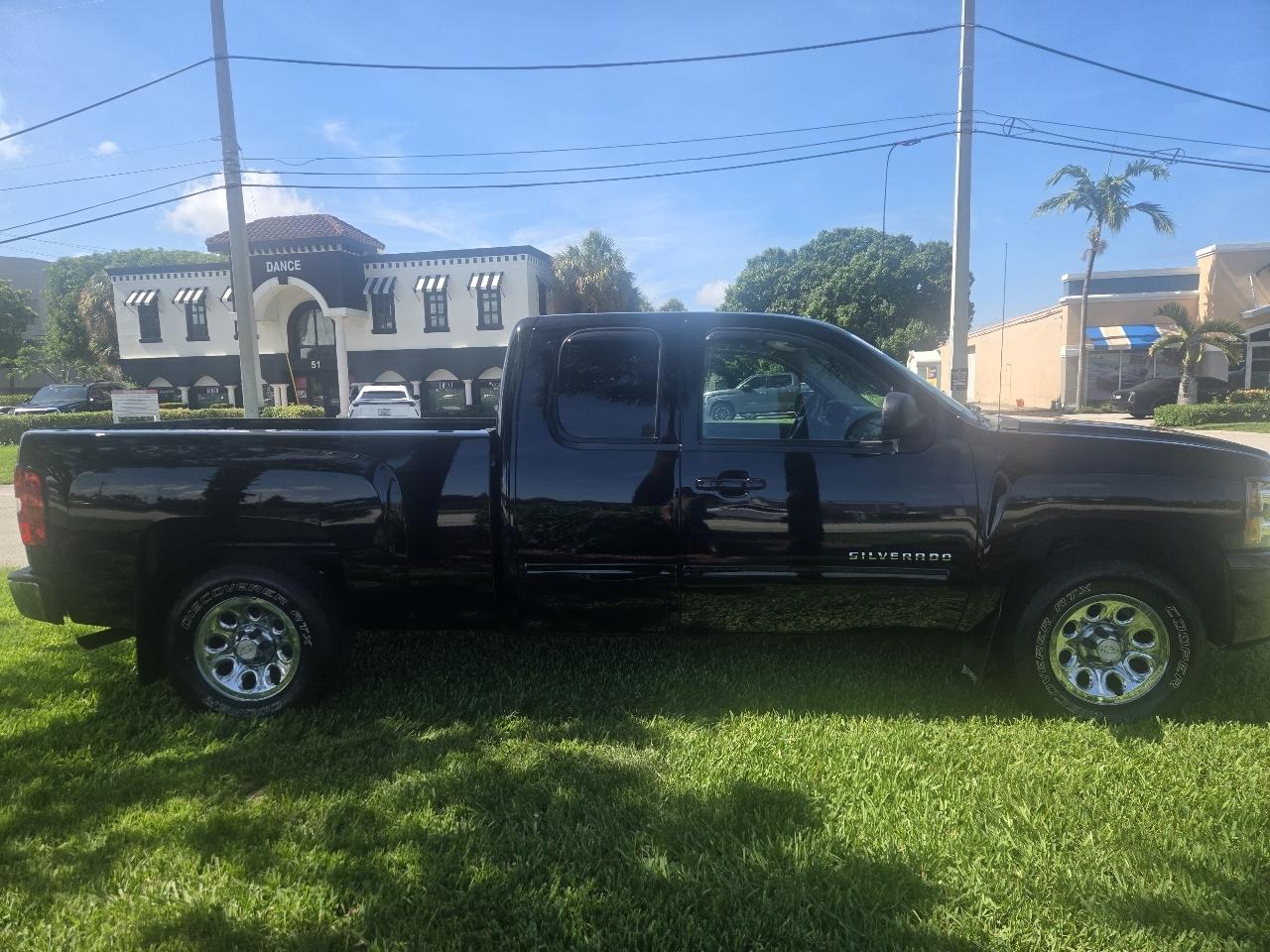 Chevrolet Silverado 1500 4WD Double Cab 143.5" LT w/1LT 2011