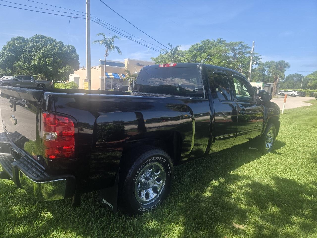 Chevrolet Silverado 1500 4WD Double Cab 143.5" LT w/1LT 2011