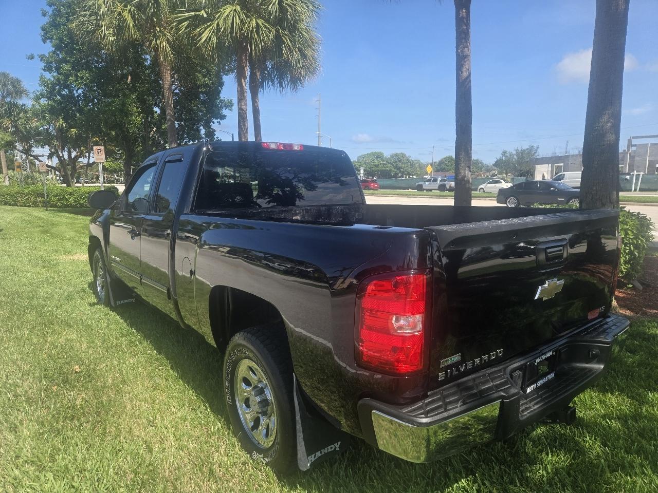 Chevrolet Silverado 1500 4WD Double Cab 143.5" LT w/1LT 2011