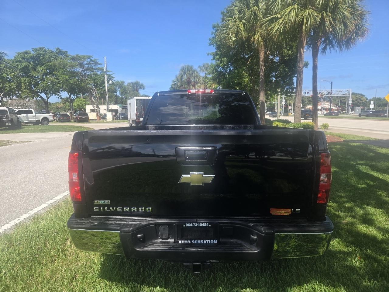 Chevrolet Silverado 1500 4WD Double Cab 143.5" LT w/1LT 2011