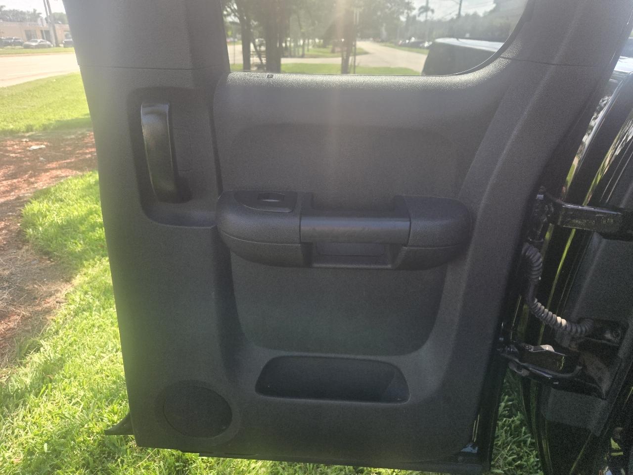 Chevrolet Silverado 1500 4WD Double Cab 143.5" LT w/1LT 2011