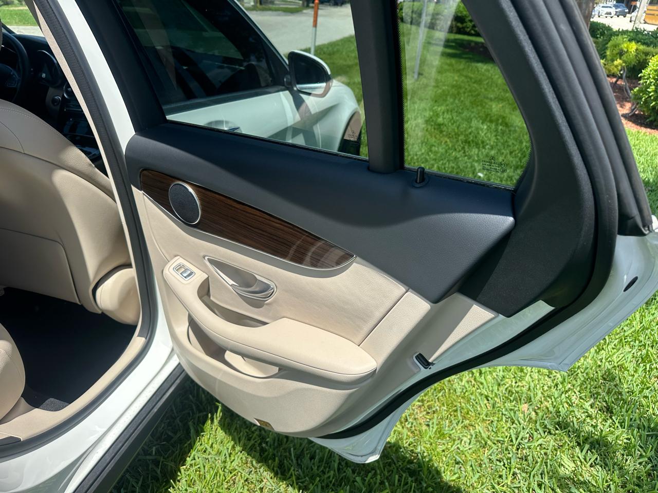 Mercedes-Benz GLC-Class GLC300 2019